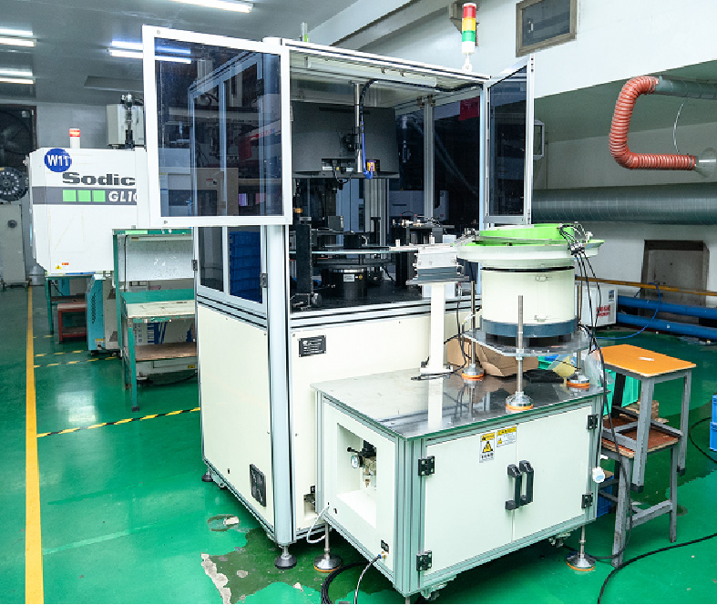 注塑生產(chǎn)設(shè)備 (1)